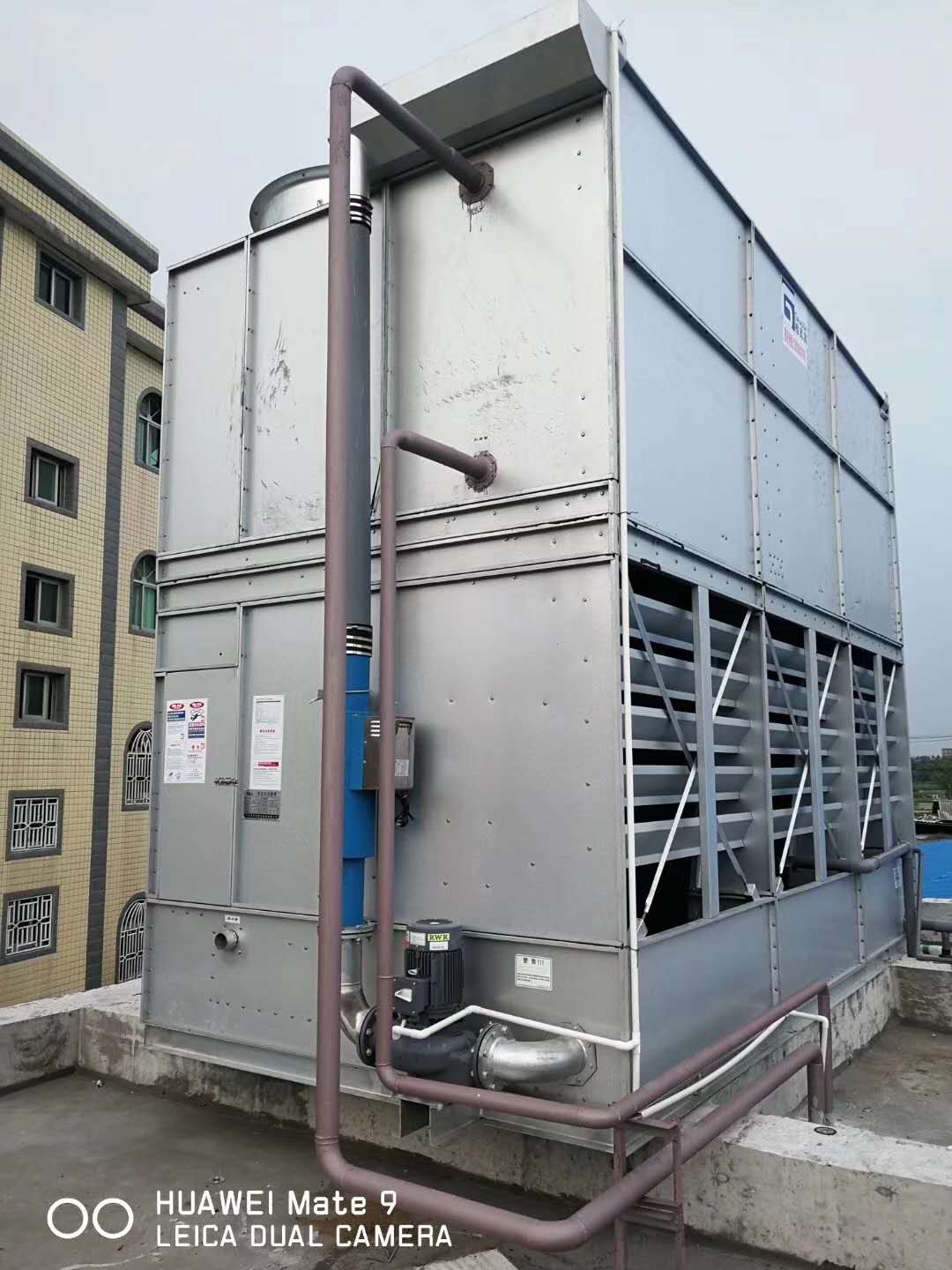 Evaporative condenser